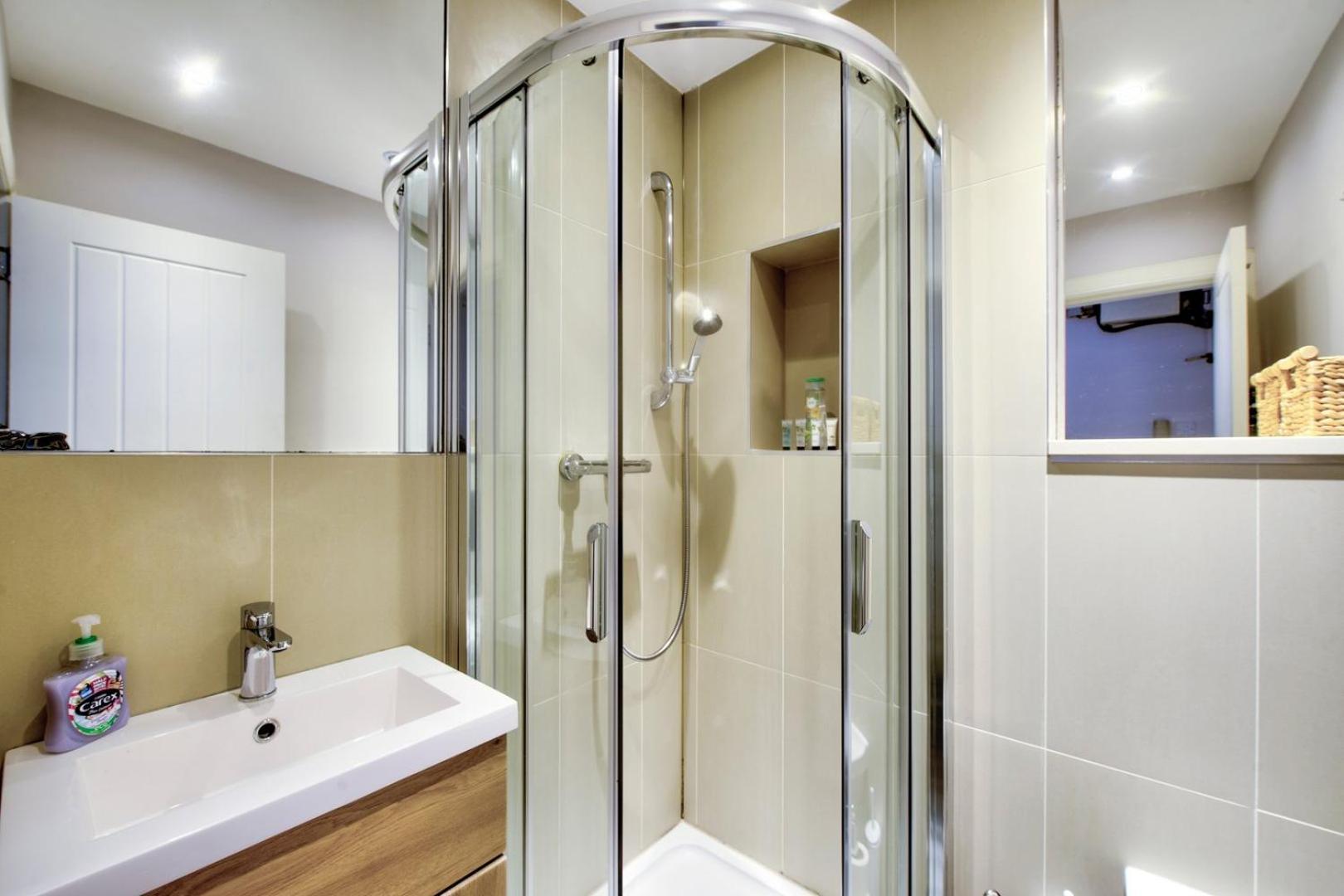 Guestready - Elegant Apt In Old Town Edinburg Exteriör bild